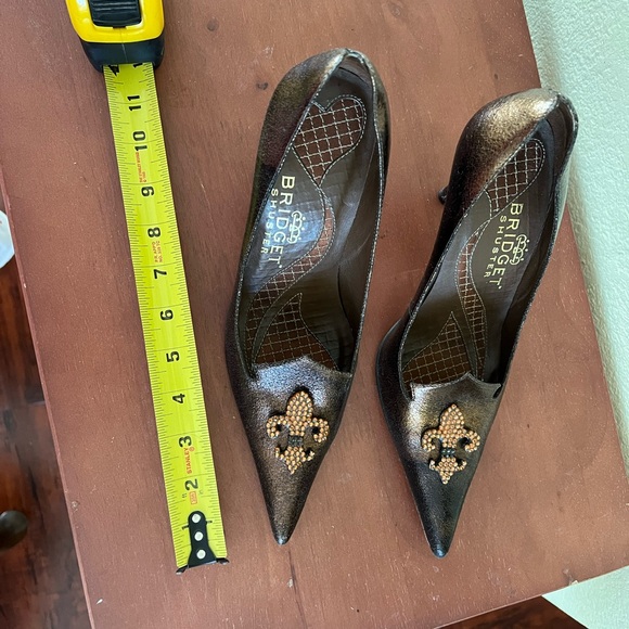 Bridget Shuster heels Bronce Metallic shiny Pointed Toe Flour De Lis leather 7.5 - Picture 8 of 8